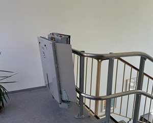 Ilustračný obrázok - schodisková plošina
